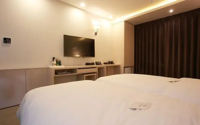 Oda (Deluxe Twin ((all rooms) 70-inch TV w)