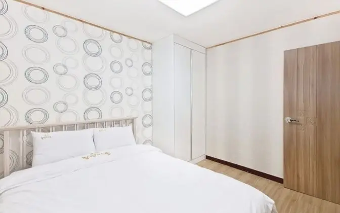 Oda (Room 102)