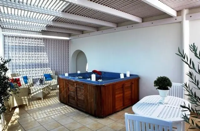Family Deluxe Suite, Jetted Tub, Sea View