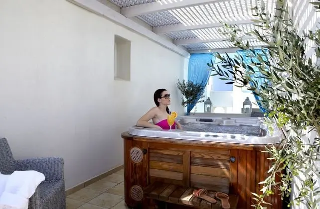 Family Deluxe Suite, Jetted Tub, Sea View