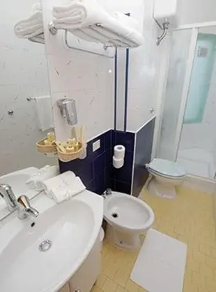 Basic Tek Büyük veya İki Ayrı Yataklı Oda