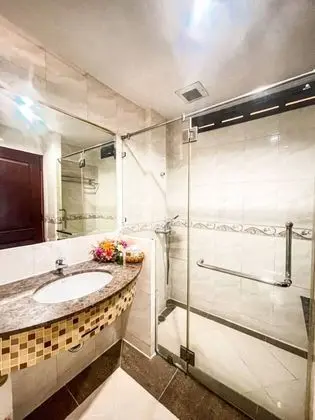 Deluxe Tek Büyük Yataklı Oda, Havuz Manzaralı
