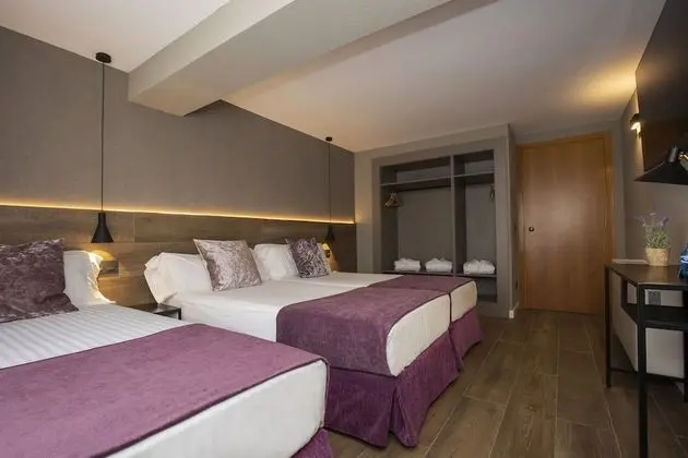 Üç Kişilik Oda (2 adults and 1 child)
