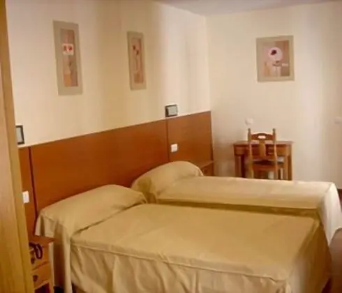 Üç Kişilik Oda