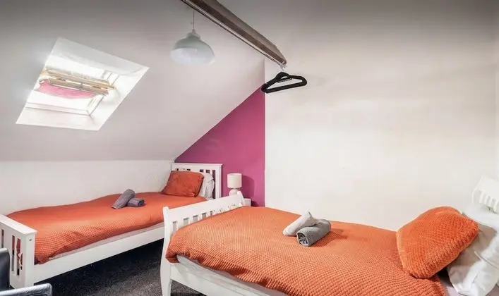 Comfort Twin Room, 2 Twin Beds, Shared Bathrooms