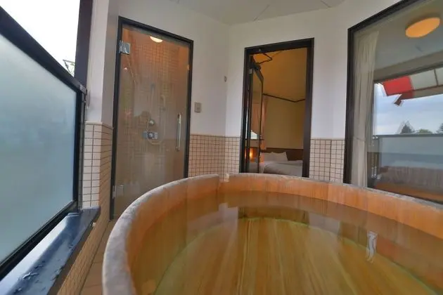 Büyük Yataklı Tek Kişilik Oda (with Private Open-air Bath)