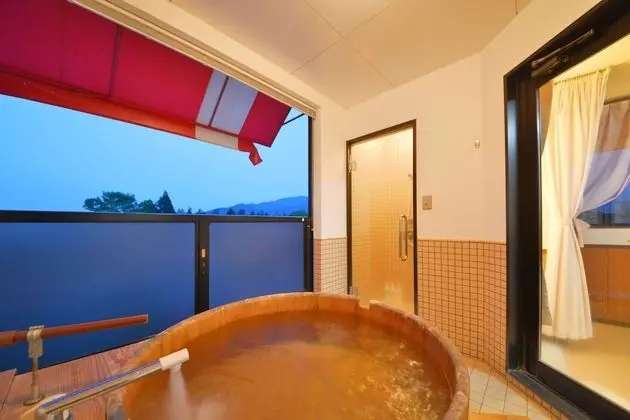 Büyük Yataklı Tek Kişilik Oda (with Private Open-air Bath)