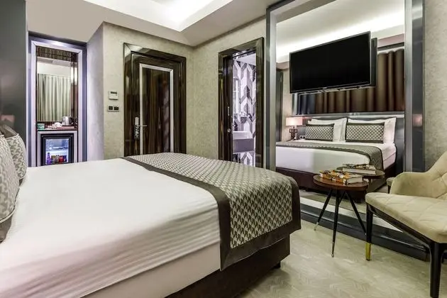 Economy Double Room (Ground Floor - Half Window)