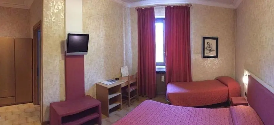 Üç Kişilik Oda