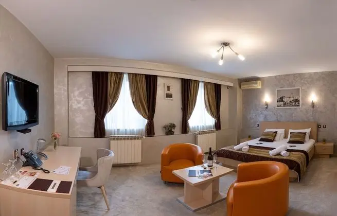 Superior Tek Büyük veya İki Ayrı Yataklı Oda