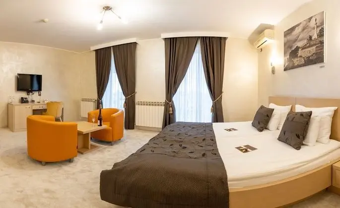 Superior Tek Büyük veya İki Ayrı Yataklı Oda