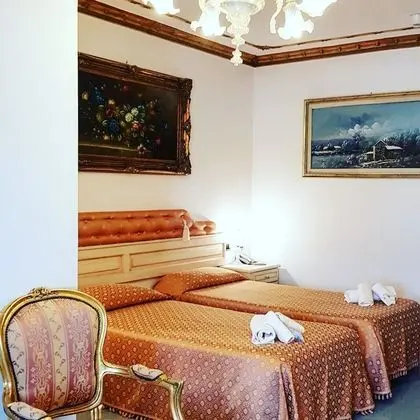 Standard Tek Büyük veya İki Ayrı Yataklı Oda