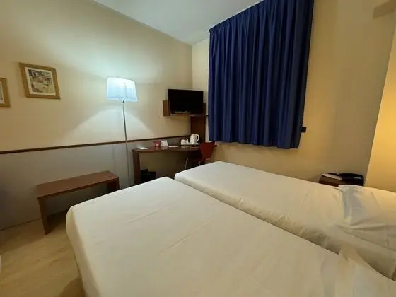Üç Kişilik Oda