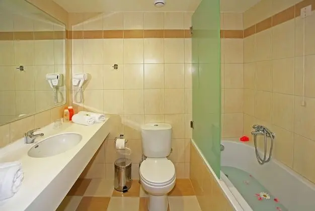 Tek Büyük veya İki Ayrı Yataklı Oda