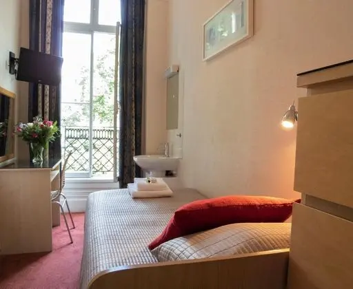 Tek Kişilik Oda, Ortak Banyo