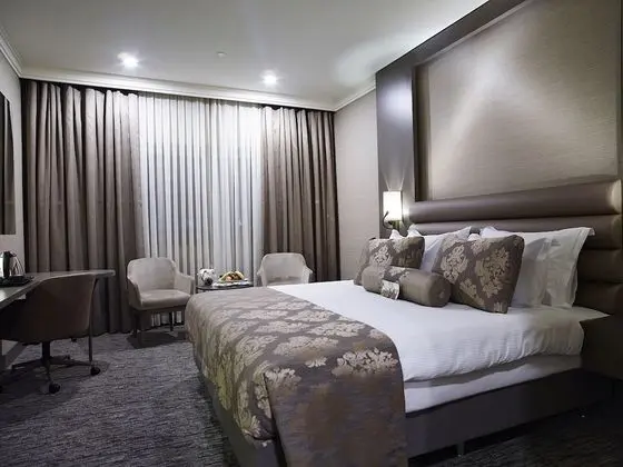Deluxe Tek Büyük Yataklı Oda