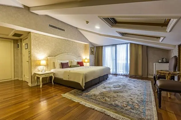 Balkonlu Suite