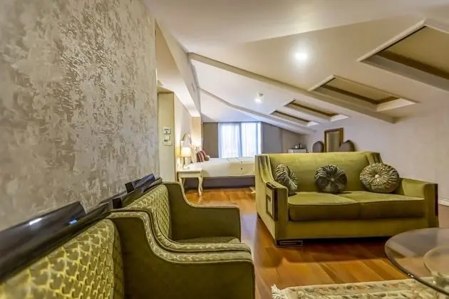 Balkonlu Suite
