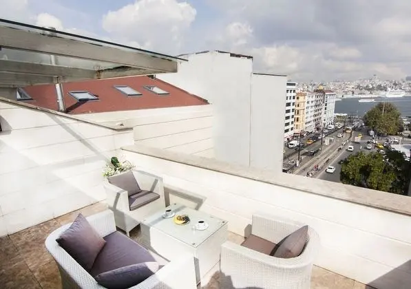 Balkonlu Suite