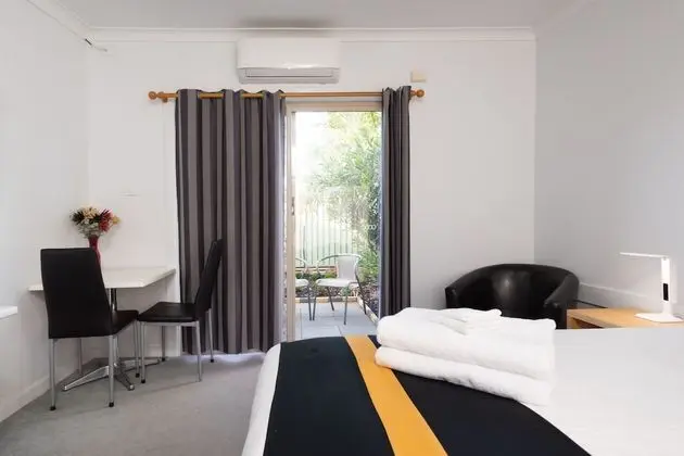 Standard Oda, Sigara İçilmez, Balkon (Courtyard Suite)