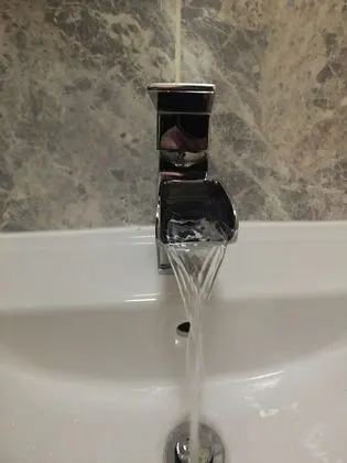 Tek Büyük Yataklı Oda, Ortak Banyo