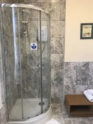 Tek Kişilik Oda, Ortak Banyo