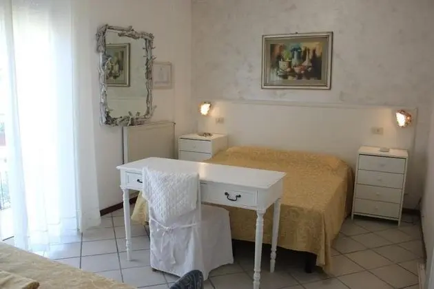 Basic Tek Büyük veya İki Ayrı Yataklı Oda