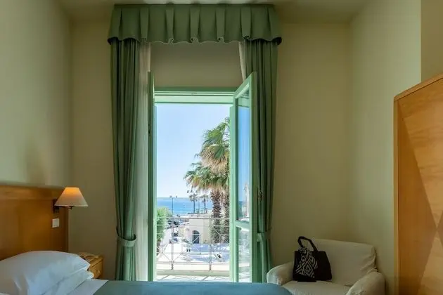 Superior Tek Büyük Yataklı Oda, Balkon, Deniz Manzaralı