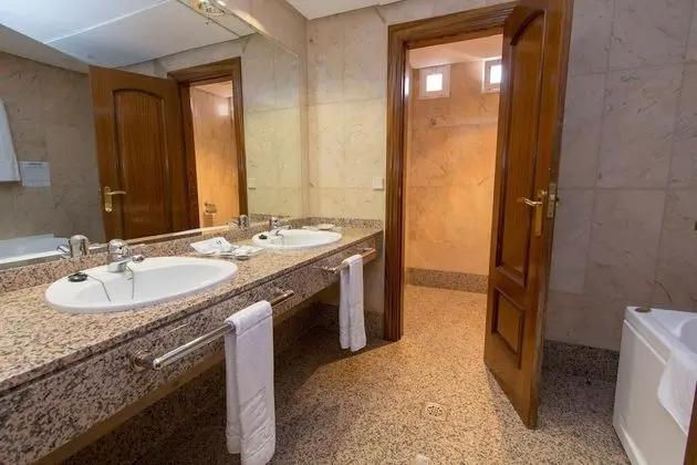 Büyük Yataklı Tek Kişilik Oda