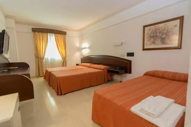 Tek Büyük Yataklı Oda (with extra bed 1.7 x 80cm)