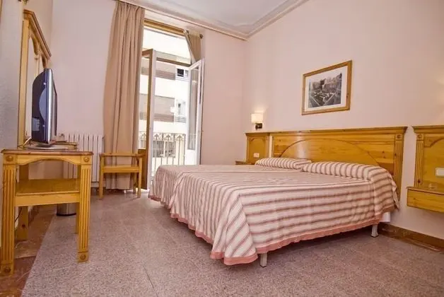 Tek Büyük Yataklı Oda (with extra bed 1.7 x 80cm)