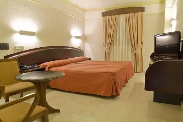 Tek Büyük Yataklı Oda (with extra bed 1.7 x 80cm)
