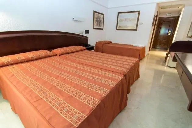 Tek Büyük Yataklı Oda (with extra bed 1.7 x 80cm)