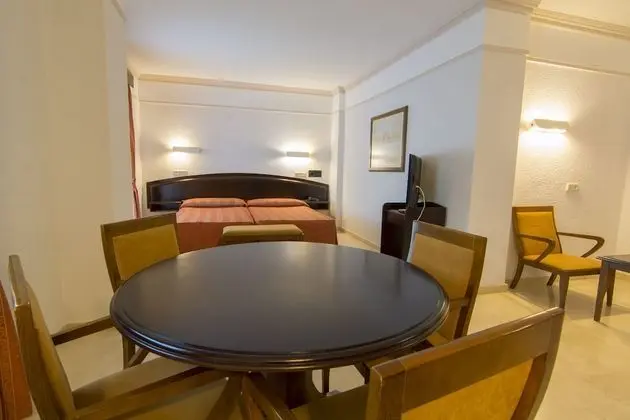 Tek Büyük Yataklı Oda (with extra bed 1.7 x 80cm)