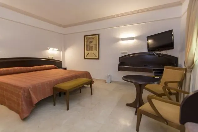 Tek Büyük Yataklı Oda (with extra bed 1.7 x 80cm)