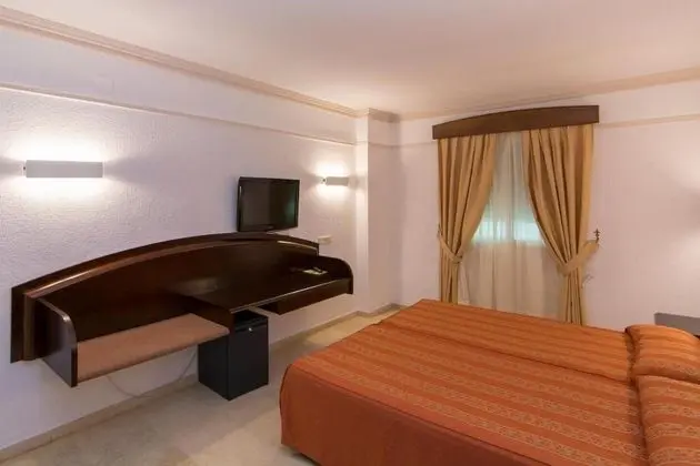 Tek Büyük Yataklı Oda (with extra bed 1.7 x 80cm)