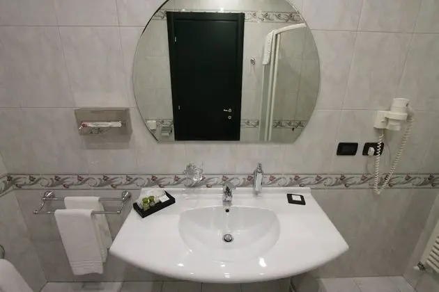 Üç Kişilik Oda