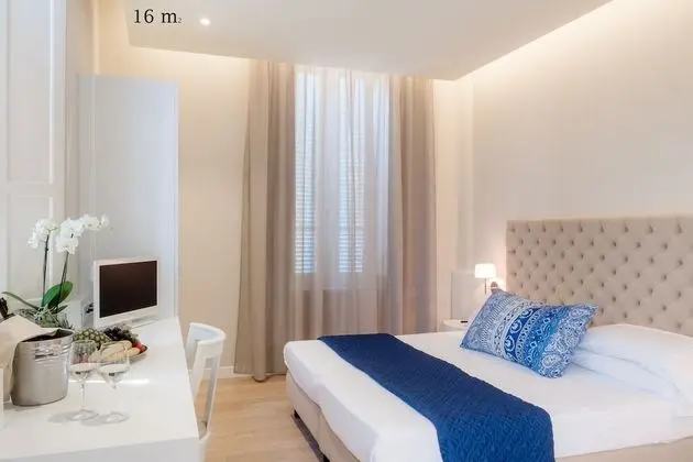Deluxe Tek Büyük veya İki Ayrı Yataklı Oda, Balkon, Havuz Manzaralı