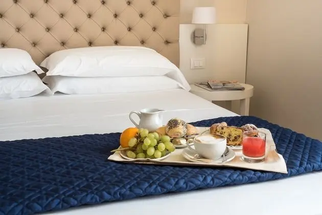Deluxe Tek Büyük veya İki Ayrı Yataklı Oda, Balkon, Havuz Manzaralı