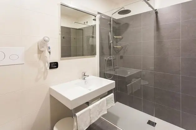 Standard Dört Kişilik Oda