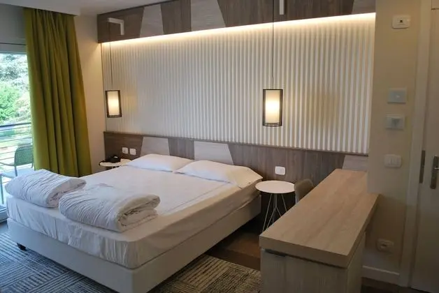 Junior Stüdyo Süit, Balkon, Göl Kenarı