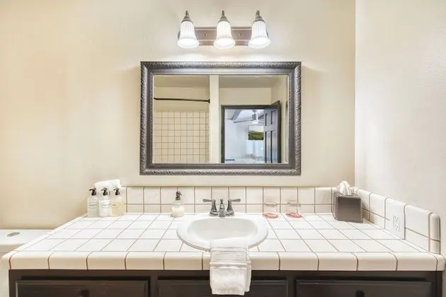 Standard Tek Büyük Yataklı Oda, 1 En Büyük (King) Boy Yatak, Banyolu/Duşlu, Avlu Manzaralı