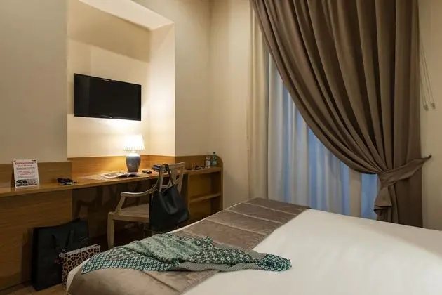 Büyük Yataklı Tek Kişilik Oda