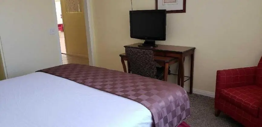 Süit, 1 En Büyük (King) Boy Yatak, Küçük Mutfak