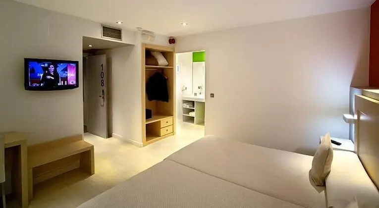 Standard Tek Büyük veya İki Ayrı Yataklı Oda