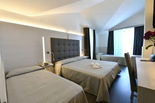 Premium Dört Kişilik Oda, Kısmi Deniz Manzaralı