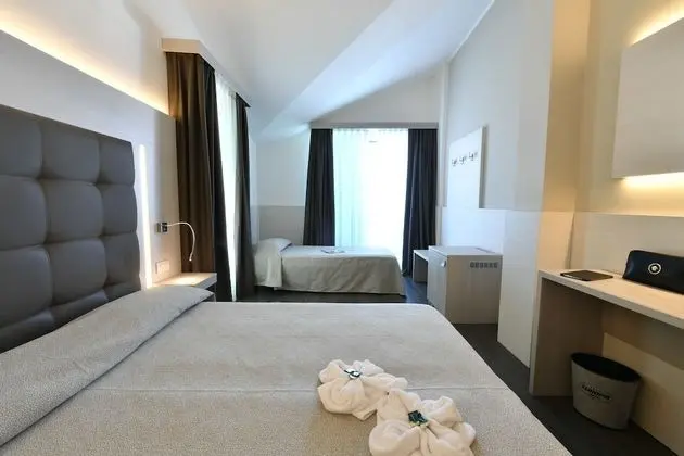 Premium Dört Kişilik Oda, Kısmi Deniz Manzaralı