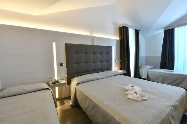 Premium Dört Kişilik Oda, Kısmi Deniz Manzaralı