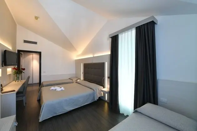 Premium Dört Kişilik Oda, Kısmi Deniz Manzaralı