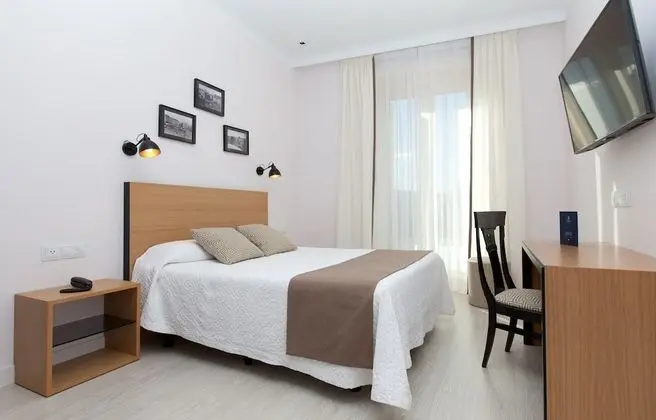 Tek Büyük Yataklı Oda, Bağlantılı Odalar